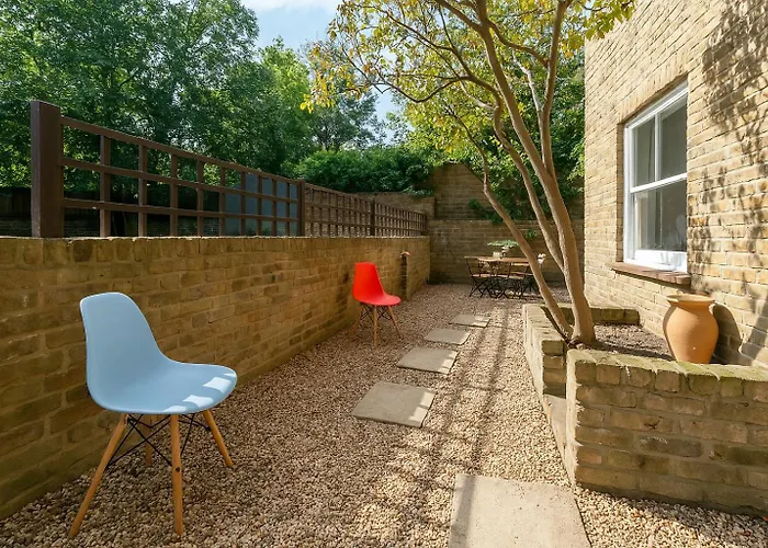 2 Bed Apartment In Clapham