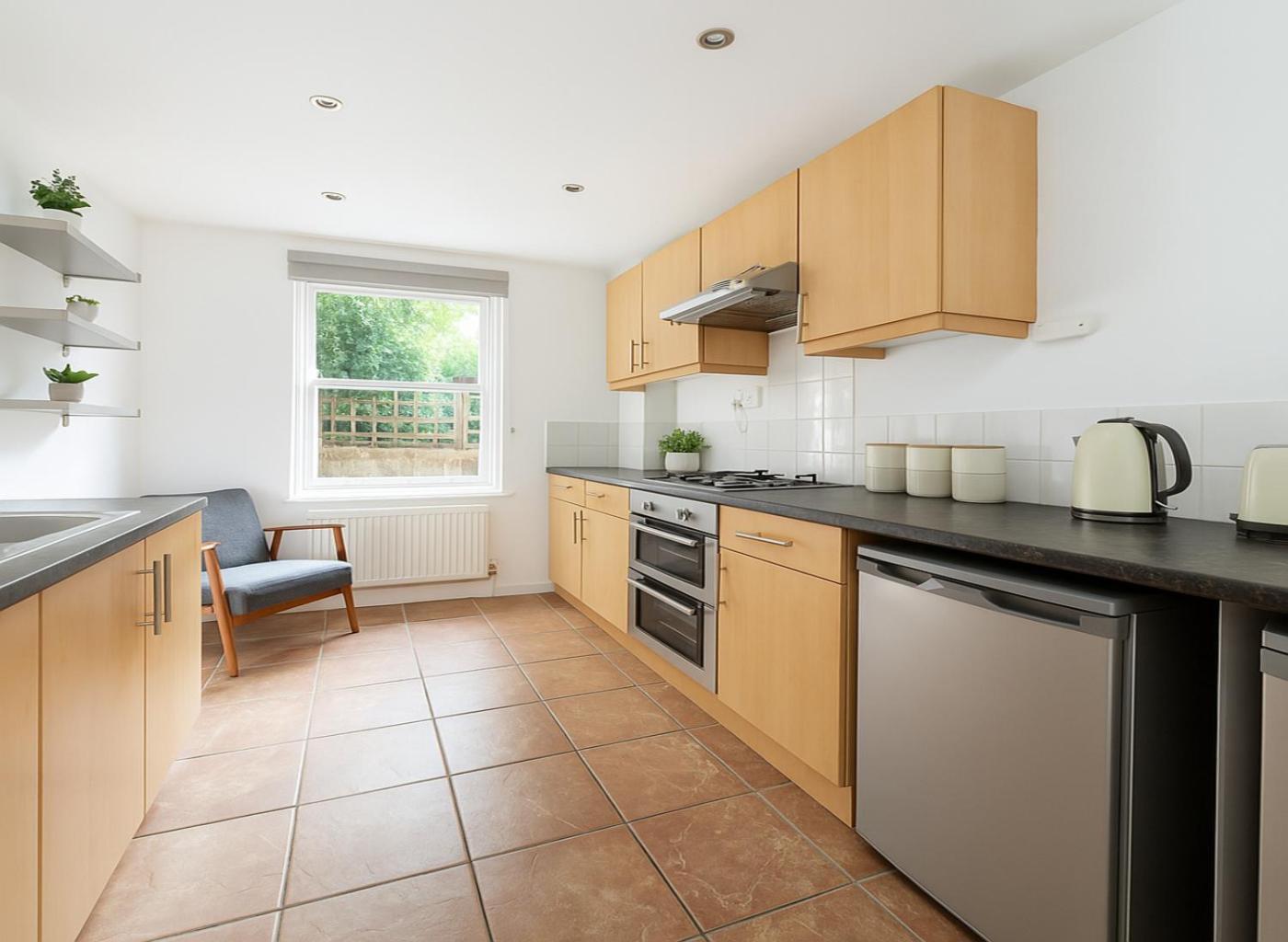 2 Bed In Clapham Apartment